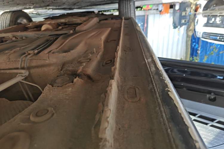 Used Volkswagen Lavida 2015 1.6L Automatic Fashion Edition Left Side Sill