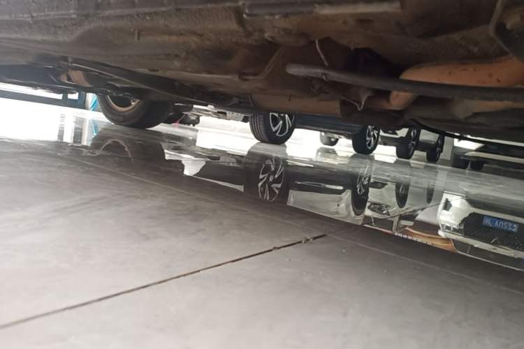 Used Volkswagen Lavida 2015 1.6L Automatic Fashion Edition Left Side Sill