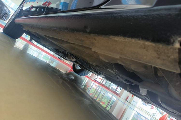 Used Volkswagen Lavida 2015 1.6L Automatic Comfort Edition Left Side Sill