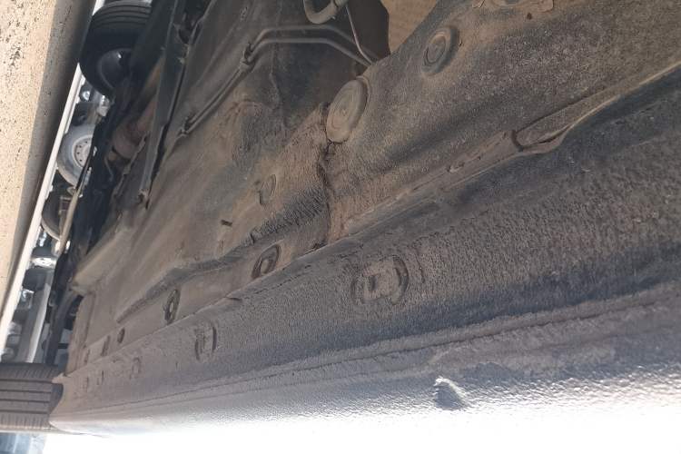 Used Volkswagen Lavida 2015 1.6L Automatic Comfort Edition Left Side Sill