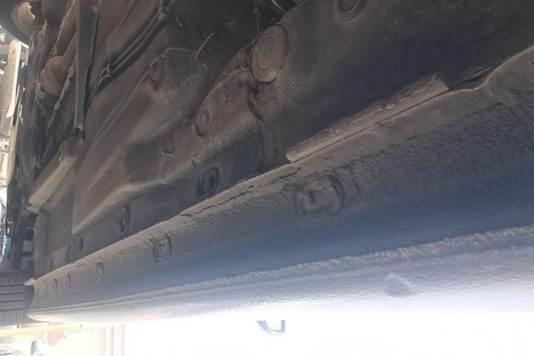 Used Volkswagen Lavida 2015 1.6L Automatic Comfort Edition Left Side Sill