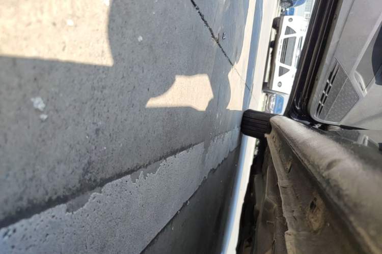 Used Volkswagen Lavida 2015 1.6L Automatic Fashion Edition Left Side Sill
