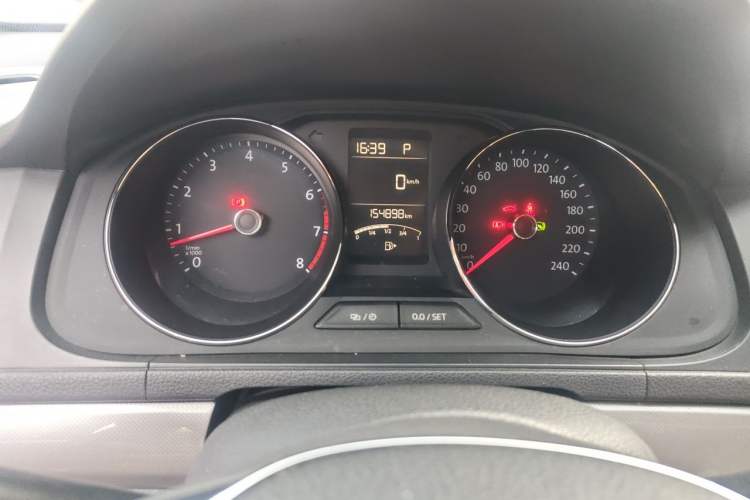 Used Volkswagen Lavida 2015 1.6L Automatic Comfort Edition Odometer Close Up