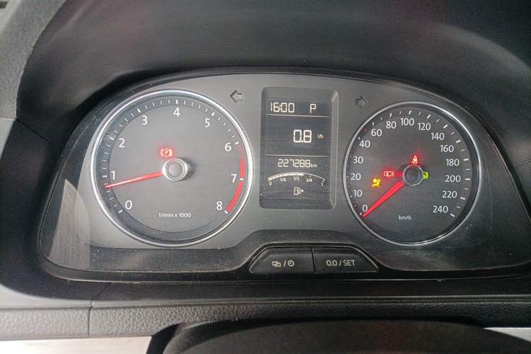 Used Volkswagen Lavida 2015 1.6L Automatic Fashion Edition Odometer Close Up