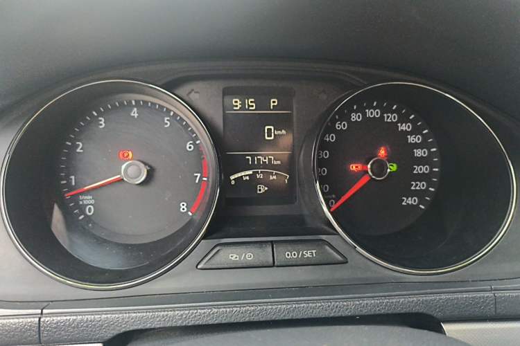 Used Volkswagen Lavida 2015 230TSI DSG Comfort Edition Odometer Close Up