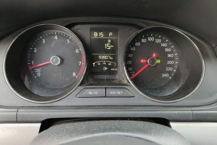 Used Volkswagen Lavida 2015 1.6L Automatic Comfort Edition Odometer Close Up