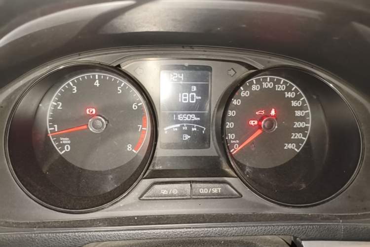 Used Volkswagen Lavida 2015 1.6L Manual Fashion Edition Odometer Close Up