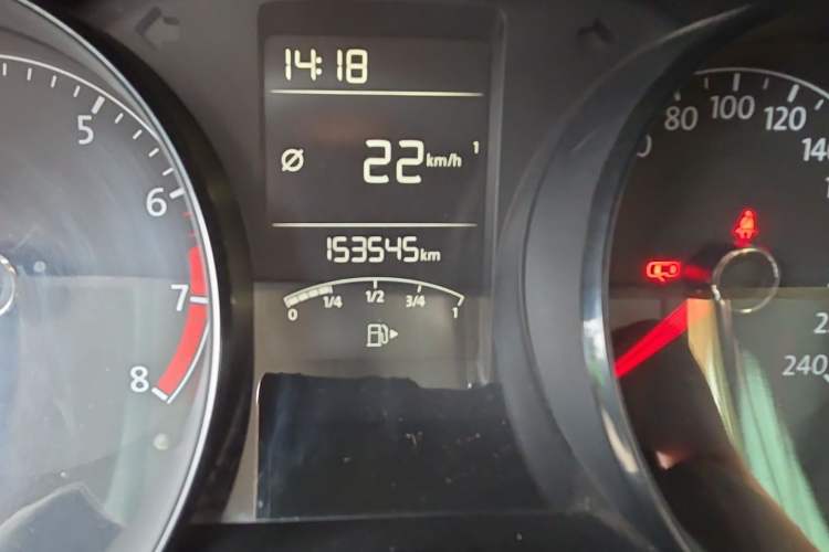 Used Volkswagen Lavida 2015 1.6L Manual Fashion Edition Odometer Close Up