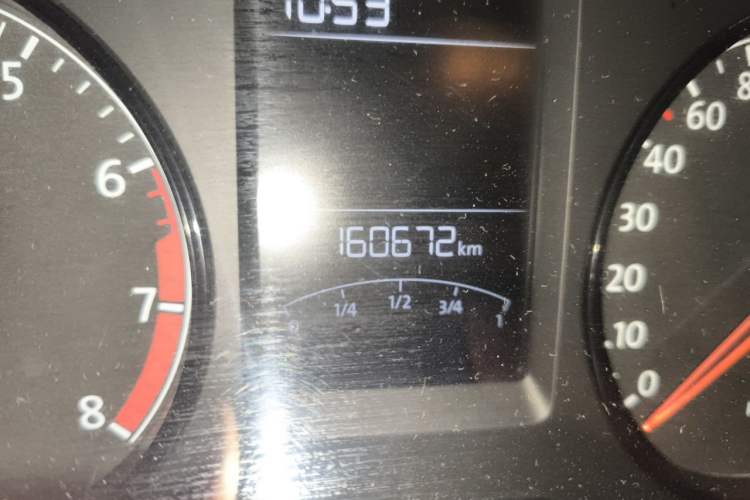 Used Volkswagen Lavida 2015 1.6L Manual Fashion Edition Odometer Close Up
