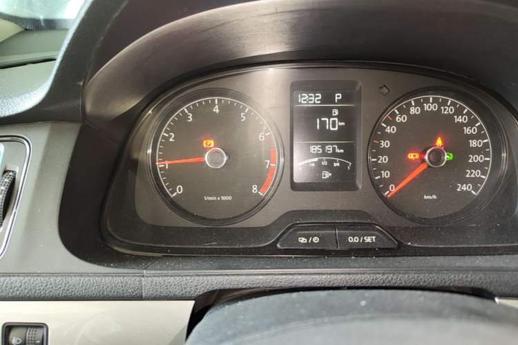 Used Volkswagen Lavida 2015 1.6L Automatic Fashion Edition Odometer Close Up