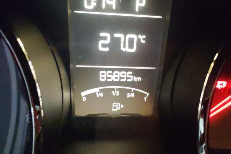 Used Volkswagen Lavida 2015 1.6L Automatic Comfort Edition Odometer Close Up