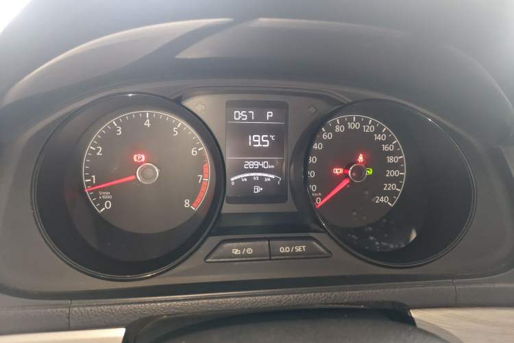 Used Volkswagen Lavida 2015 1.6L Automatic Fashion Edition Odometer Close Up
