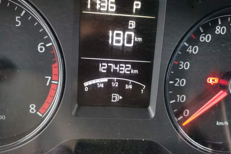 Used Volkswagen Lavida 2015 1.6L Automatic Fashion Edition Odometer Close Up