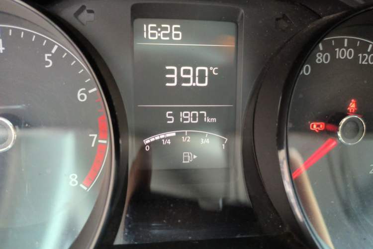 Used Volkswagen Lavida 2015 1.6L Manual Fashion Edition Odometer Close Up