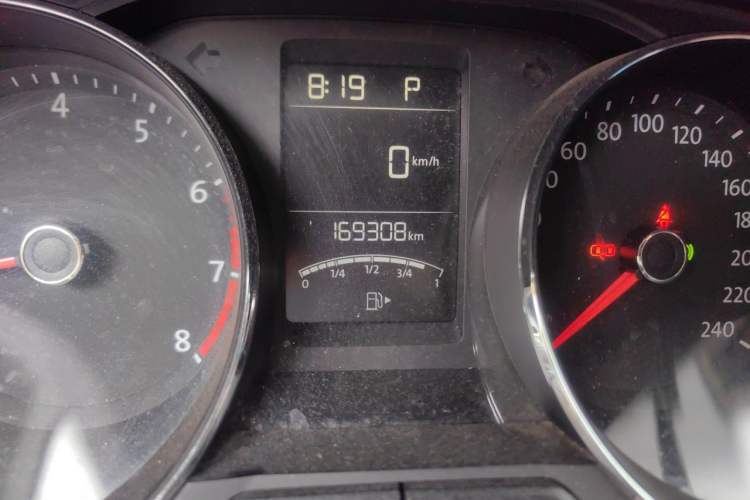 Used Volkswagen Lavida 2015 1.6L Automatic Comfort Edition Odometer Close Up