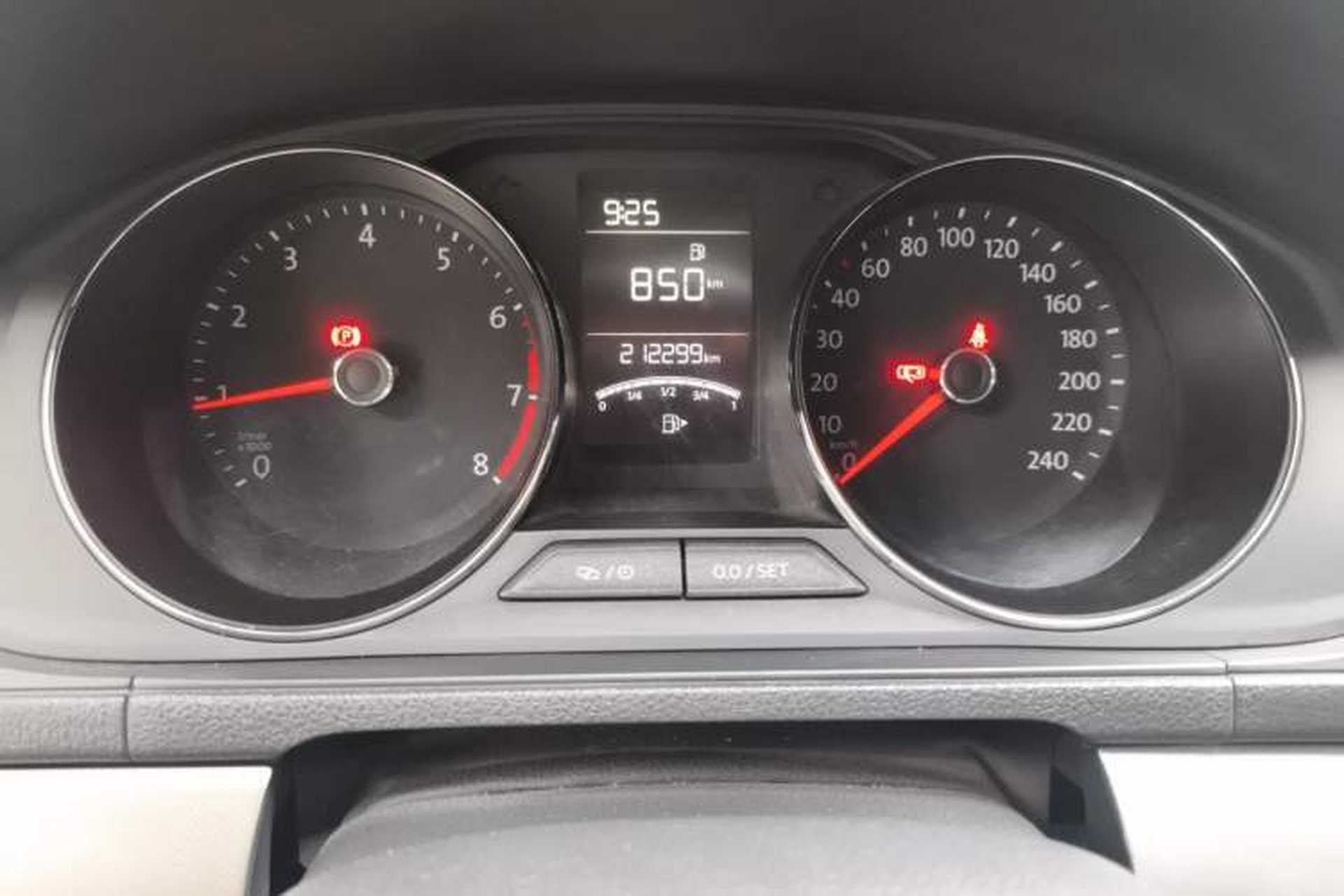Used Volkswagen Lavida 2015 1.6L Manual Comfort Edition Odometer Close Up