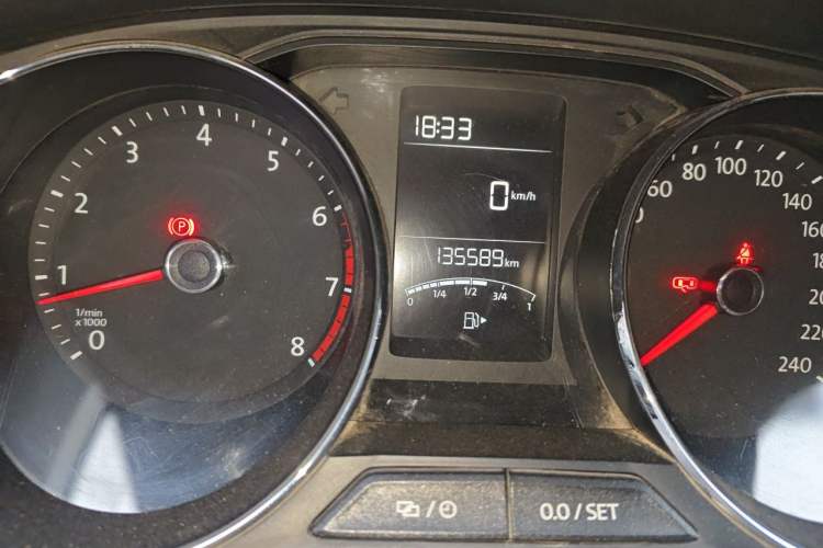 Used Volkswagen Lavida 2015 1.6L Manual Comfort Edition Odometer Close Up