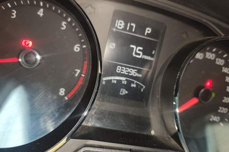 Used Volkswagen Lavida 2015 1.6L Automatic Comfort Edition Odometer Close Up
