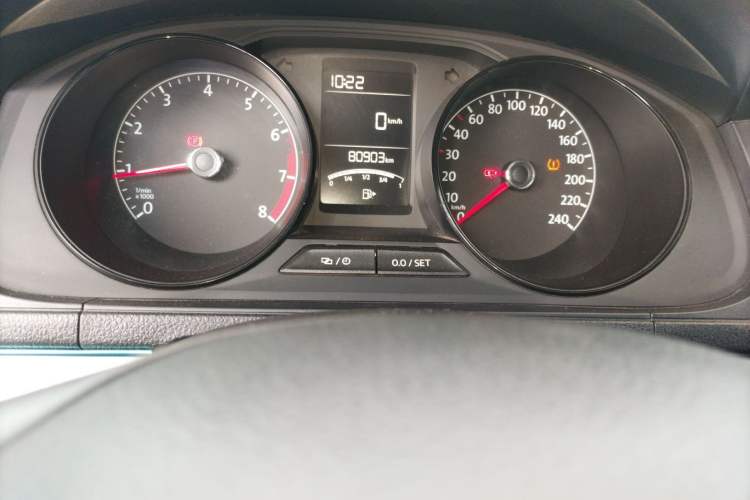 Used Volkswagen Lavida 2015 1.6L Manual Fashion Edition Odometer Close Up