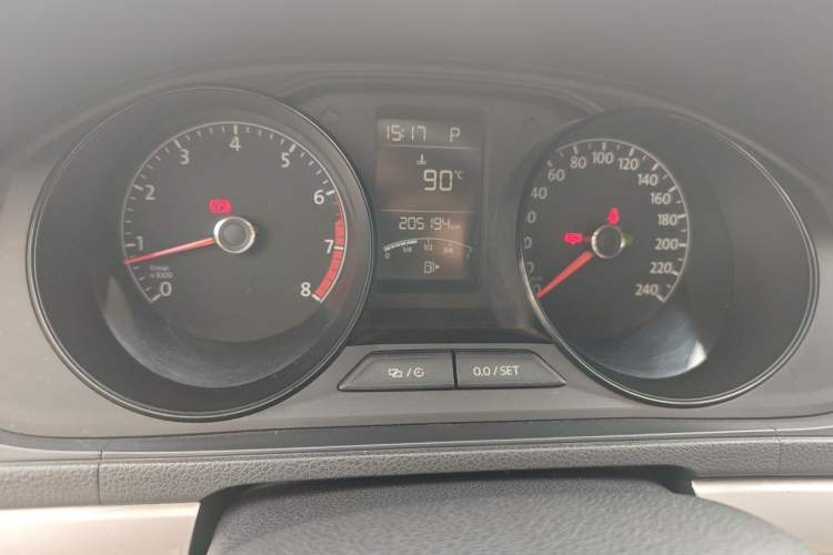Used Volkswagen Lavida 2015 1.6L Automatic Fashion Edition Odometer Close Up