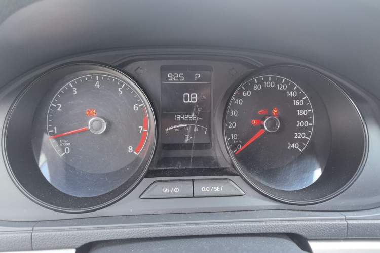 Used Volkswagen Lavida 2015 1.6L Automatic Fashion Edition Odometer Close Up