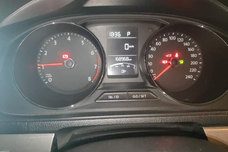 Used Volkswagen Lavida 2015 1.6L Automatic Comfort Edition Odometer Close Up