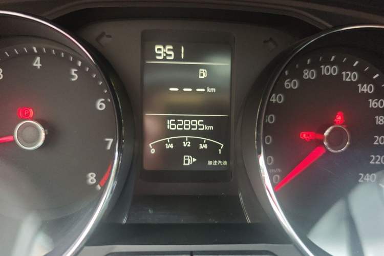 Used Volkswagen Lavida 2015 1.6L Manual Comfort Edition Odometer Close Up