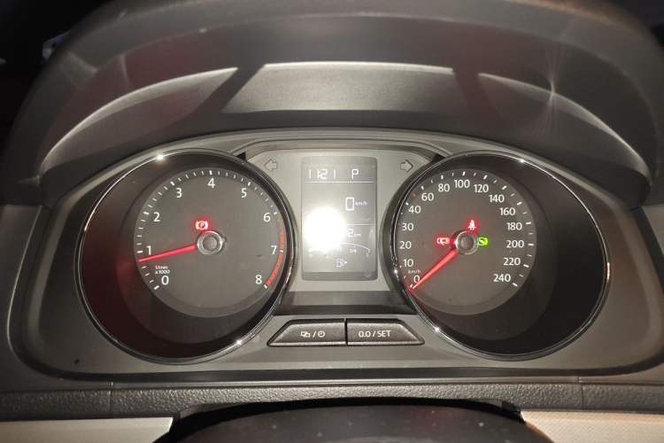 Used Volkswagen Lavida 2015 230TSI DSG Comfort Edition Odometer Close Up