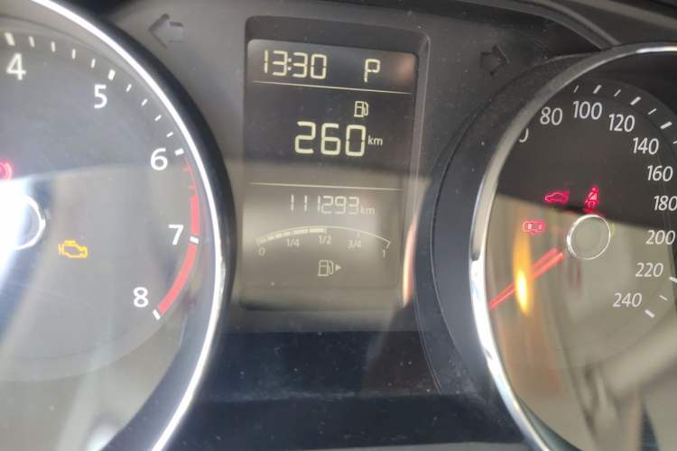Used Volkswagen Lavida 2015 1.6L Automatic Comfort Edition Odometer Close Up
