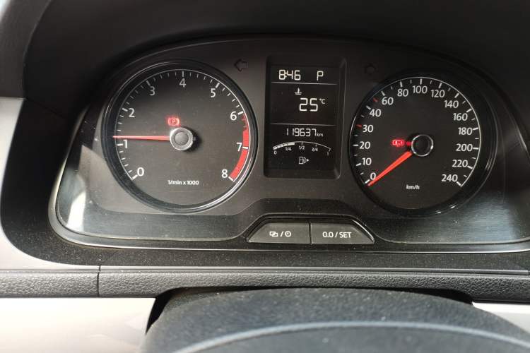 Used Volkswagen Lavida 2015 1.6L Automatic Fashion Edition Odometer Close Up