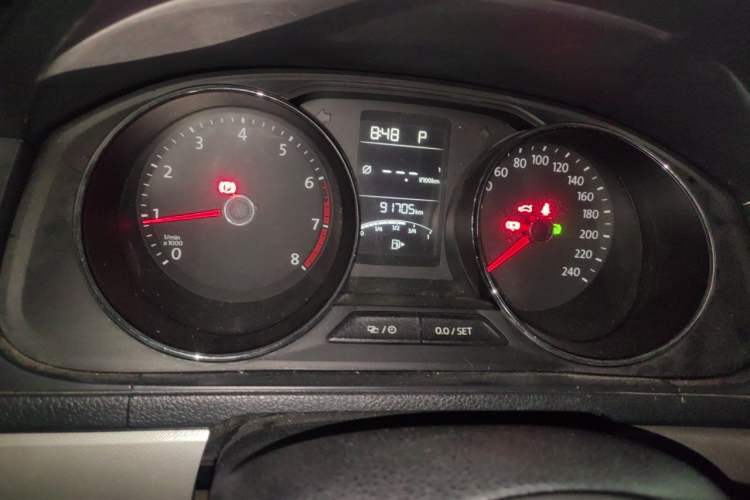 Used Volkswagen Lavida 2015 1.6L Automatic Comfort Edition Odometer Close Up