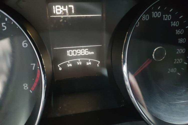 Used Volkswagen Lavida 2015 1.6L Automatic Comfort Edition Odometer Close Up
