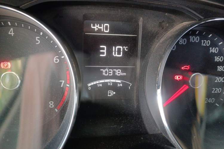 Used Volkswagen Lavida 2015 1.6L Manual Comfort Edition Odometer Close Up