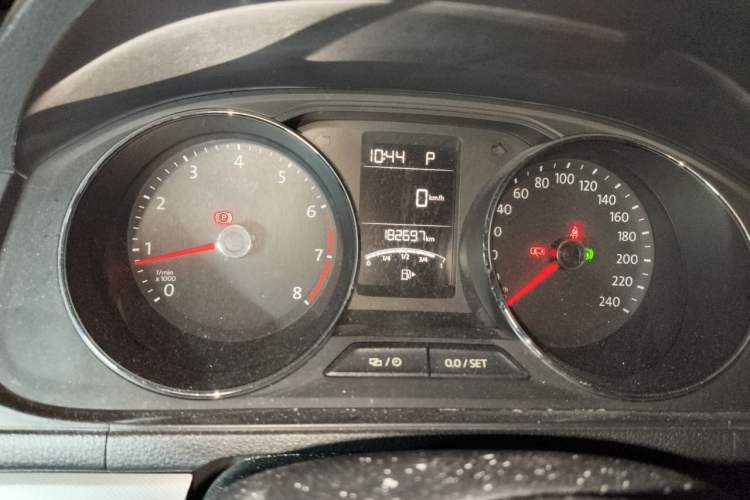 Used Volkswagen Lavida 2015 230TSI DSG Comfort Edition Odometer Close Up