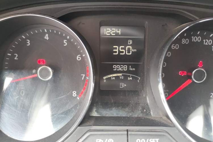 Used Volkswagen Lavida 2015 1.6L Manual Comfort Edition Odometer Close Up