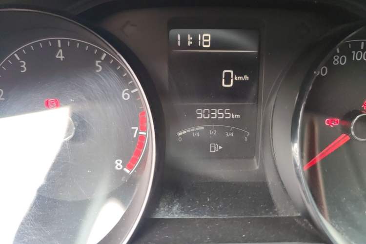 Used Volkswagen Lavida 2015 1.6L Manual Fashion Edition Odometer Close Up