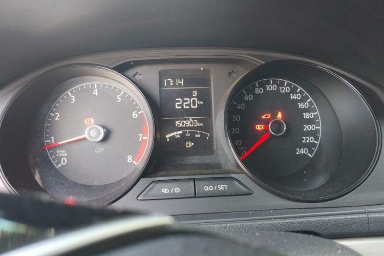 Used Volkswagen Lavida 2015 1.6L Manual Fashion Edition Odometer Close Up