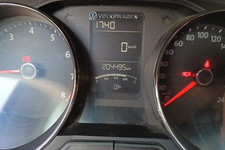 Used Volkswagen Lavida 2015 1.6L Manual Comfort Edition Odometer Close Up