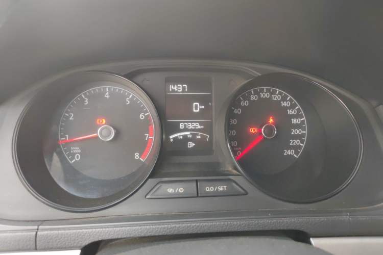 Used Volkswagen Lavida 2015 1.6L Manual Fashion Edition Odometer Close Up