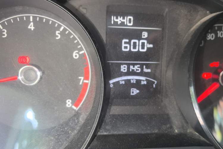 Used Volkswagen Lavida 2015 1.6L Manual Fashion Edition Odometer Close Up
