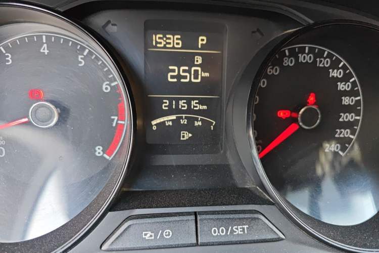Used Volkswagen Lavida 2015 1.6L Automatic Fashion Edition Odometer Close Up