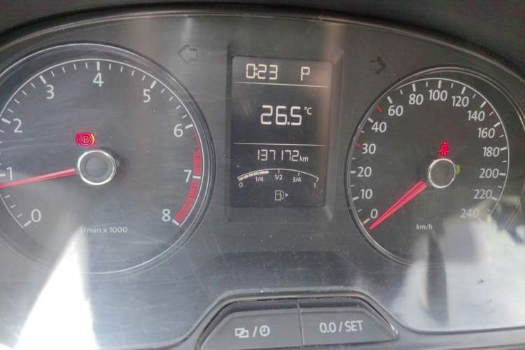 Used Volkswagen Lavida 2015 1.6L Automatic Fashion Edition Odometer Close Up