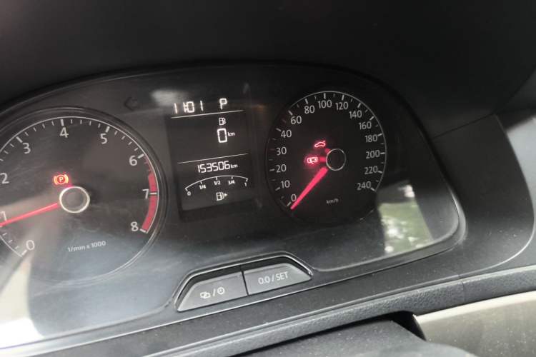 Used Volkswagen Lavida 2015 1.6L Automatic Fashion Edition Odometer Close Up