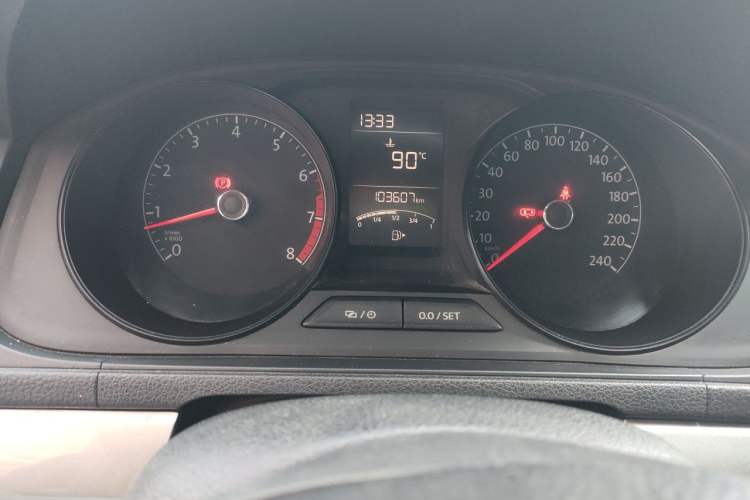 Used Volkswagen Lavida 2015 1.6L Manual Fashion Edition Odometer Close Up