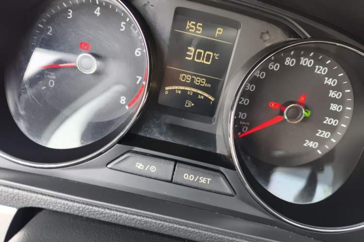 Used Volkswagen Lavida 2015 1.6L Automatic Comfort Edition Odometer Close Up