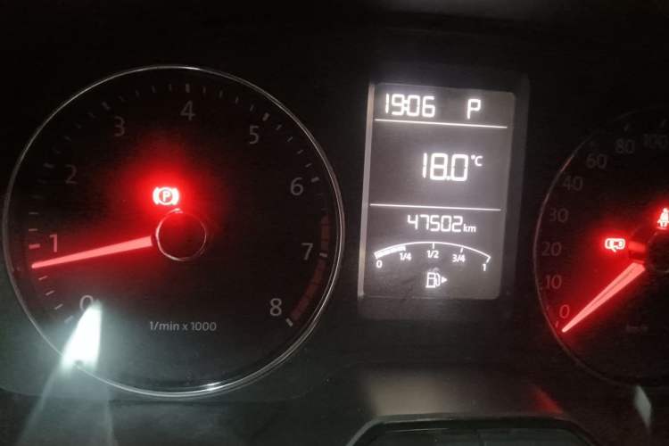 Used Volkswagen Lavida 2015 1.6L Automatic Comfort Edition Odometer Close Up