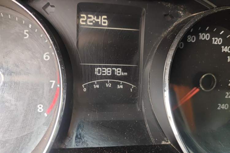 Used Volkswagen Lavida 2015 1.6L Automatic Comfort Edition Odometer Close Up