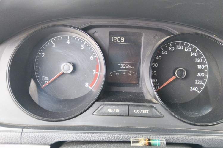 Used Volkswagen Lavida 2015 1.6L Manual Fashion Edition Odometer Close Up