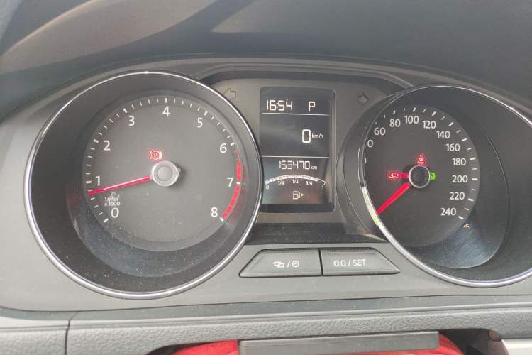 Used Volkswagen Lavida 2015 1.6L Automatic Comfort Edition Odometer Close Up