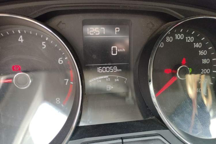 Used Volkswagen Lavida 2015 1.6L Automatic Comfort Edition Odometer Close Up